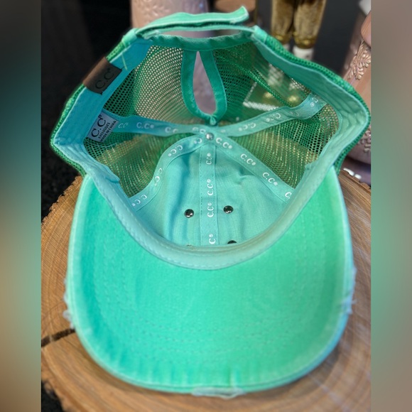 Green Trucker Ponytail Hat with Logo Patch! So cute! 💕 - Picture 4 of 6